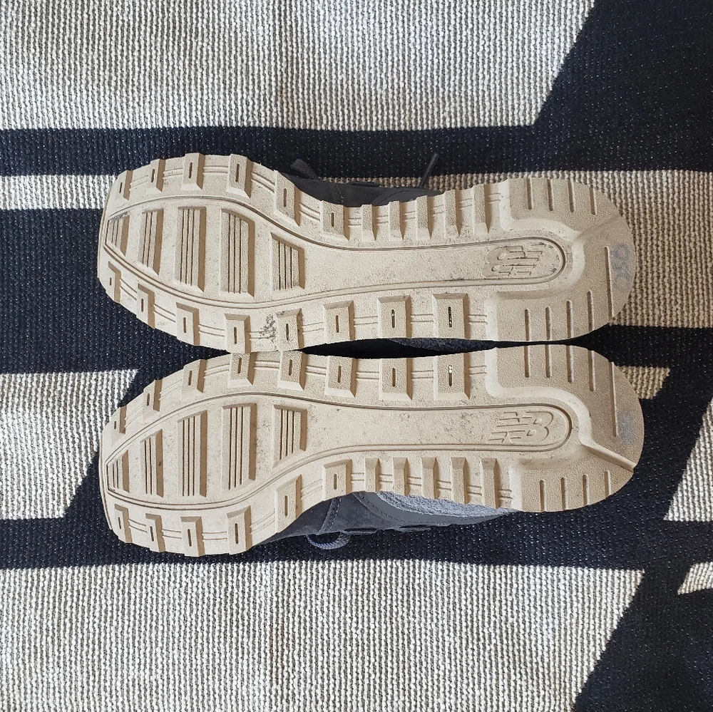 New Balance Gym Shoes Grey - Picture 4 of 4